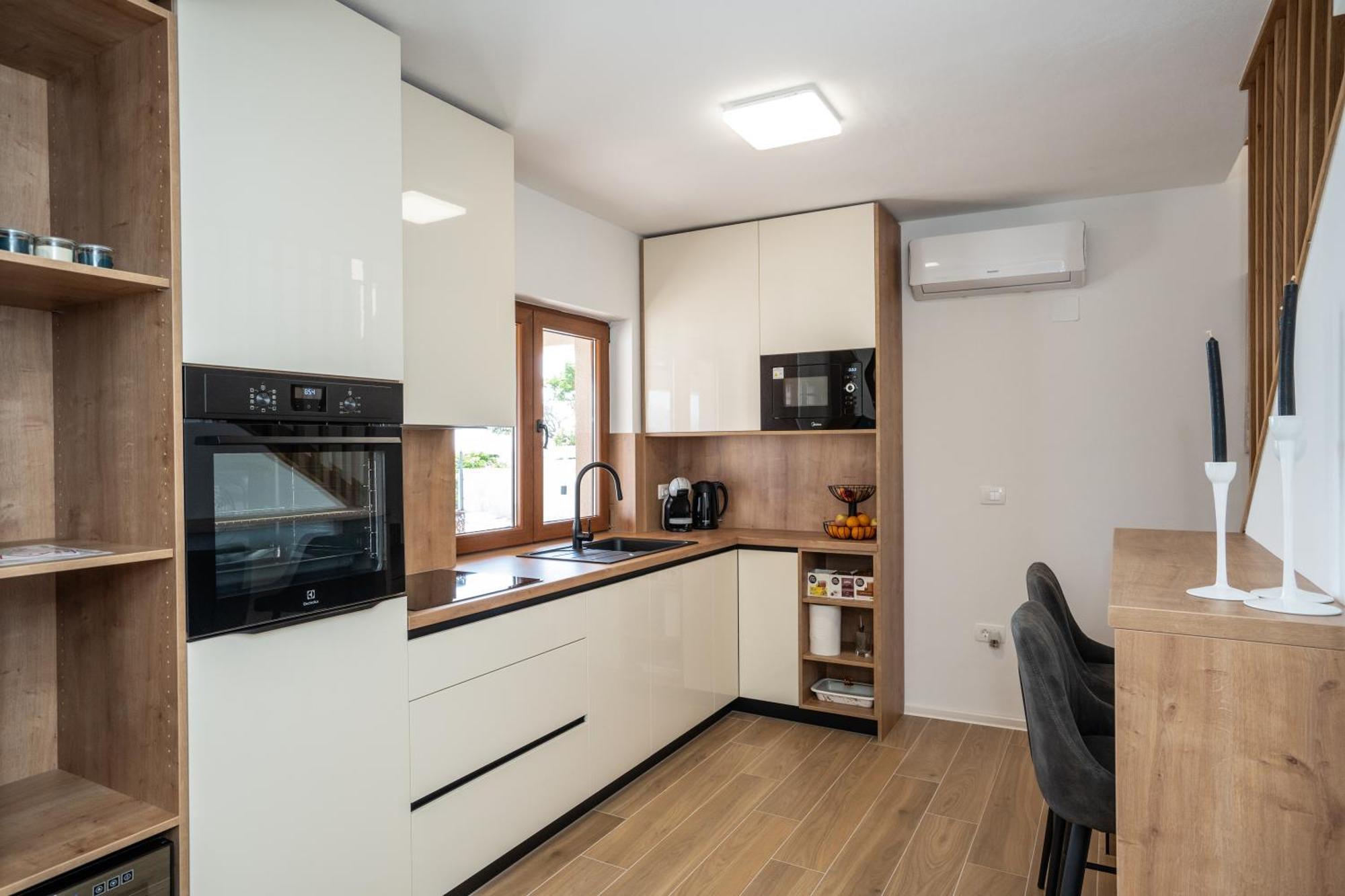 Villa Kamia With Private Heated Pool And Electric Vehicle Adapter Зубовичі Екстер'єр фото