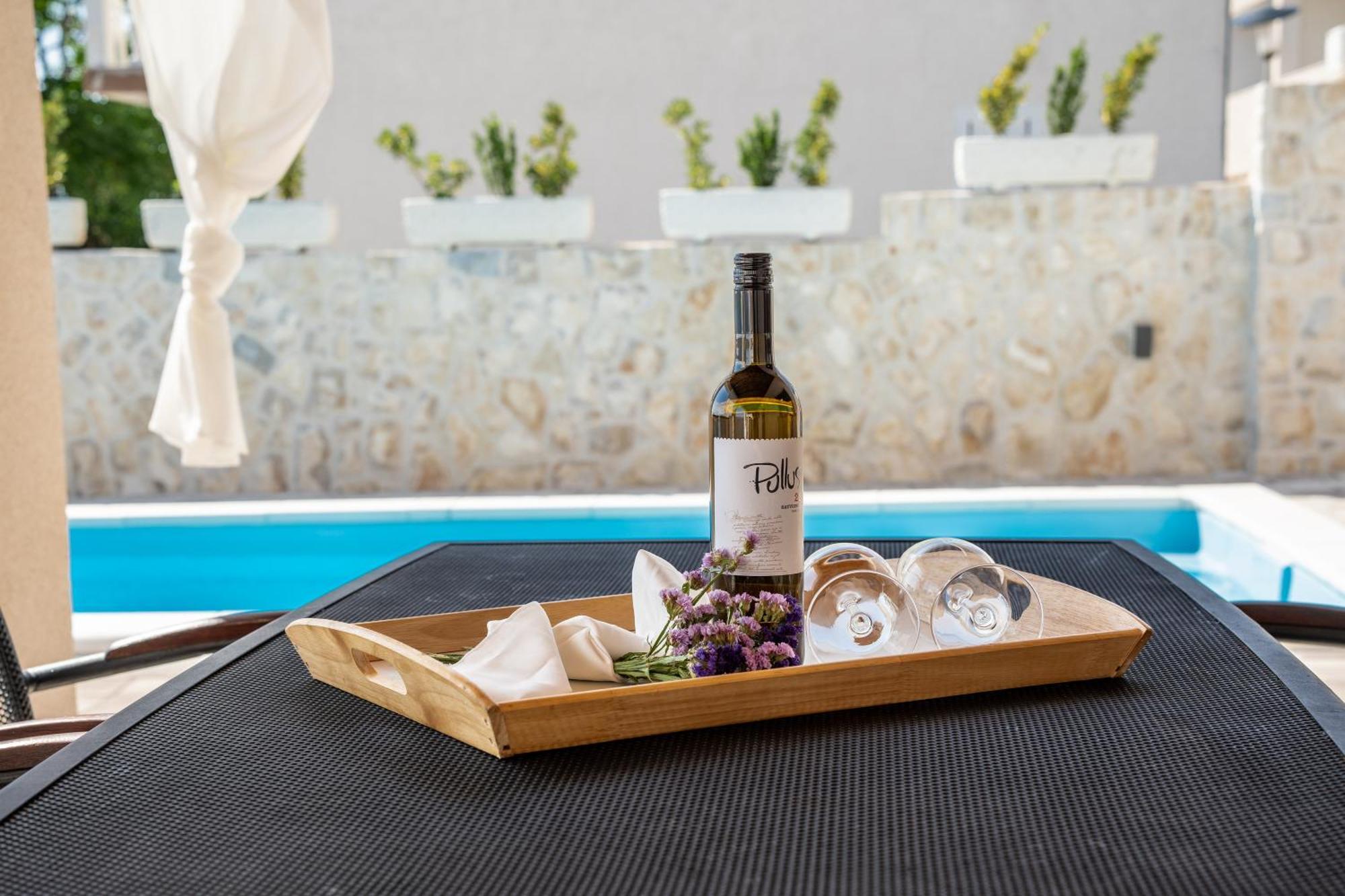 Villa Kamia With Private Heated Pool And Electric Vehicle Adapter Зубовичі Екстер'єр фото