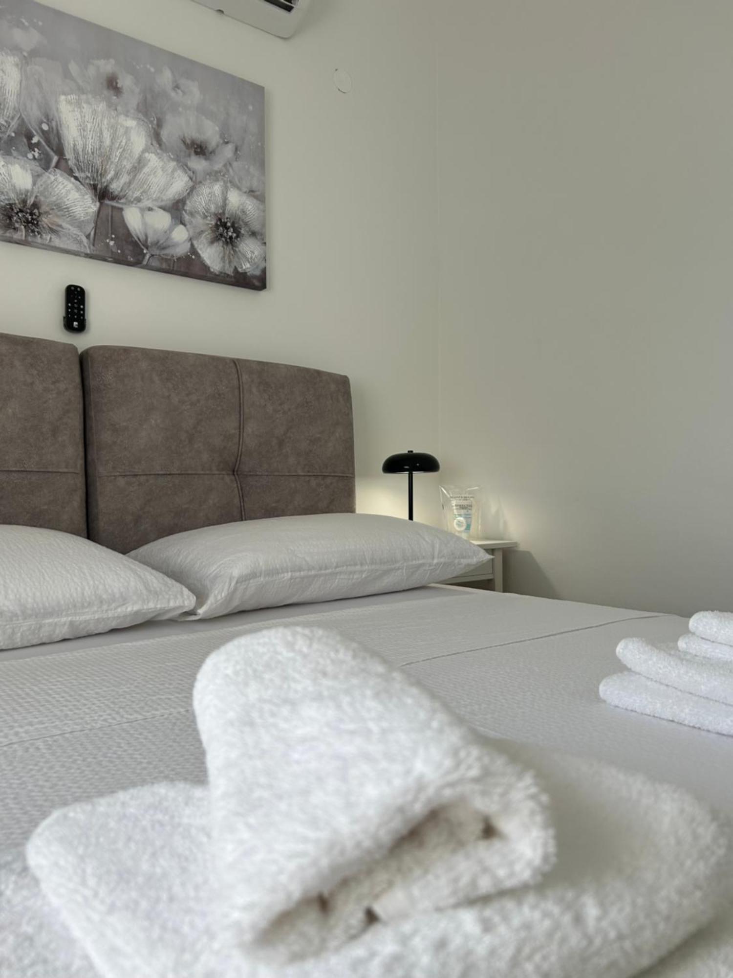 Villa Kamia With Private Heated Pool And Electric Vehicle Adapter Зубовичі Екстер'єр фото